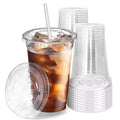 Plastic beker met ijsblokjes